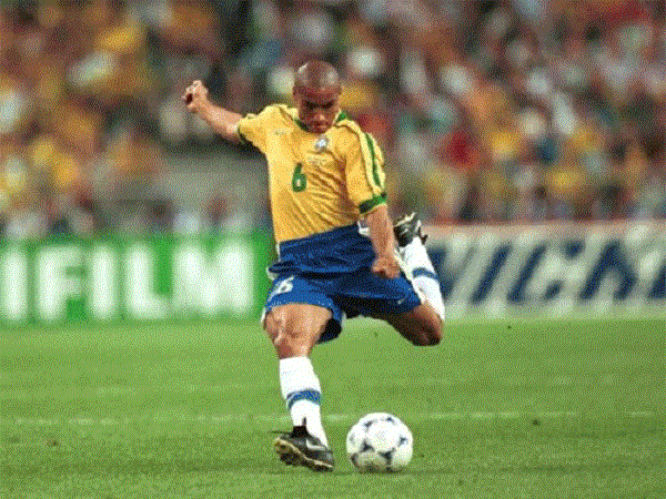 Đôi nét về tiểu sử cầu thủ Roberto Carlos