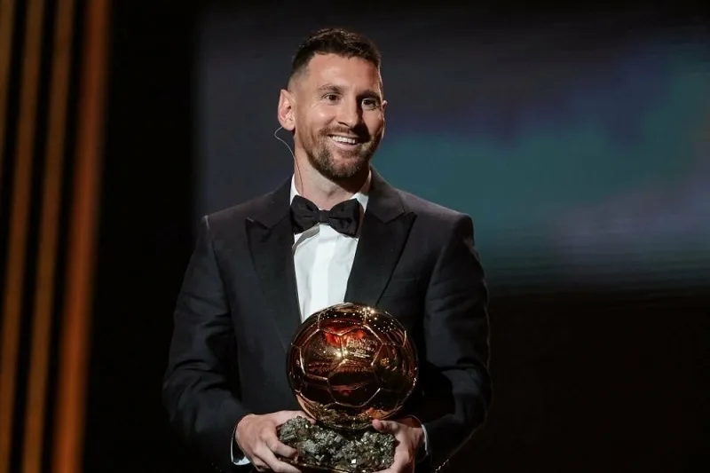 Sau chức vô địch World Cup 2022 cùng Argentina, Lionel Messi giành Quả Bóng Vàng thứ tám vào năm 2023 và tiếp tục kéo dài kỷ lục lịch sử.