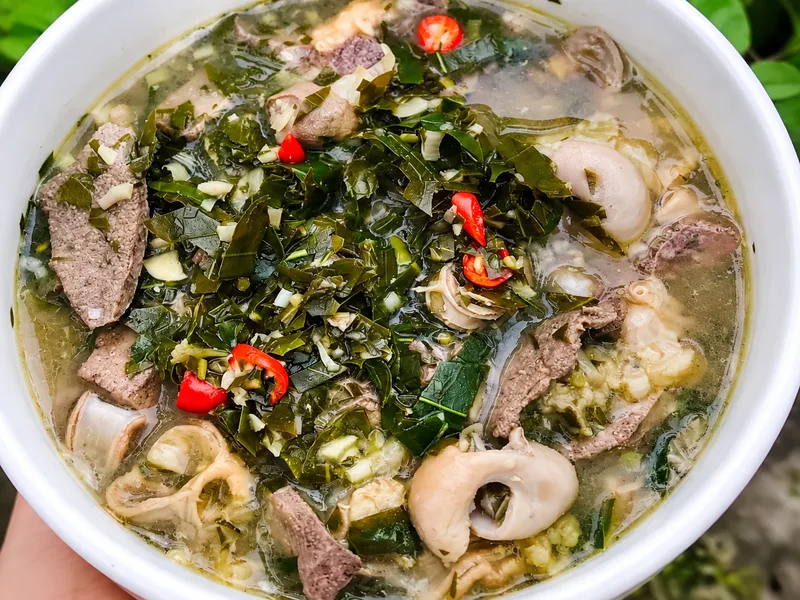 Ẩm thực miền núi Thanh Hóa gây tò mò với những món đặc trưng như canh lá đắng, cá suối và các món nướng từ sản vật địa phương.