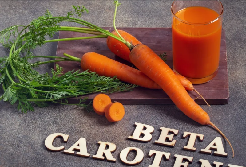 Beta-carotene trong cà rốt góp phần cung cấp vitamin A, hỗ trợ thị lực, làn da và hoạt động bình thường của hệ miễn dịch.